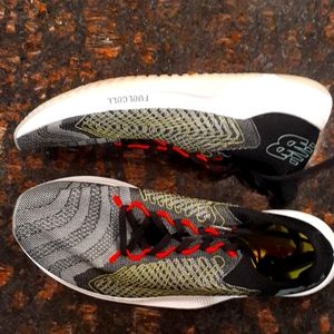Men's new balance fuel cell rebel size 11